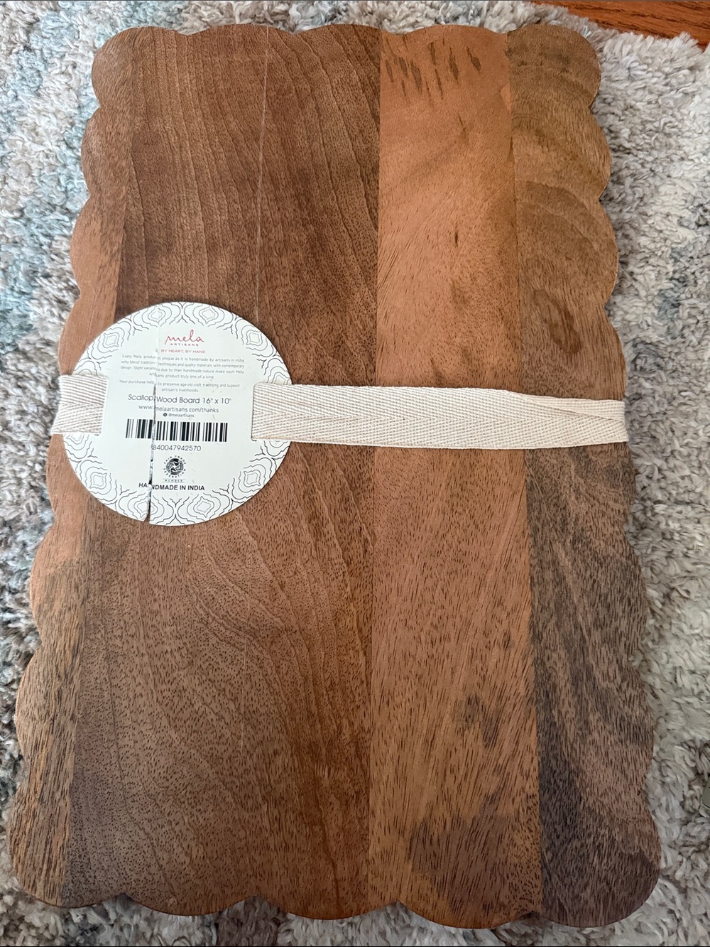 Mela Scalloped Acacia Wood Cutting/Serving Board - Natural Brown